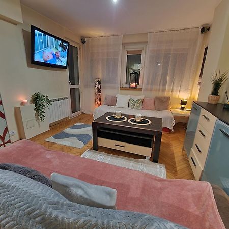 View Apartments And Rooms Варшава Екстериор снимка