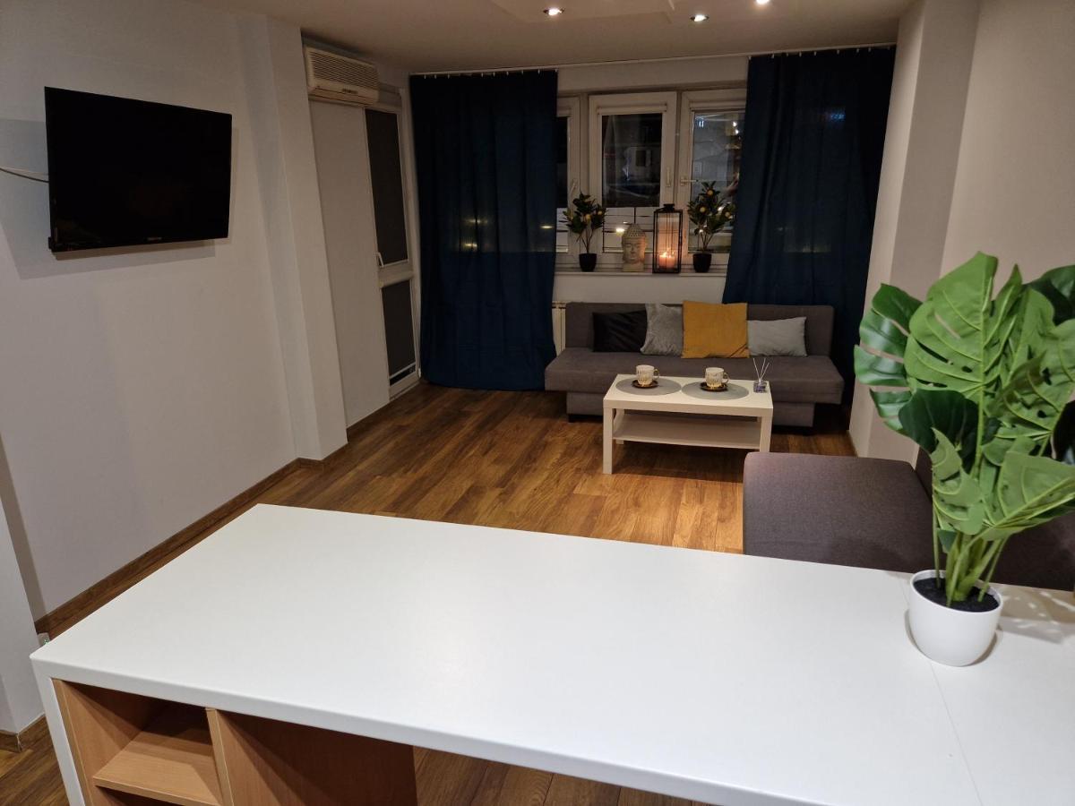 View Apartments And Rooms Варшава Екстериор снимка