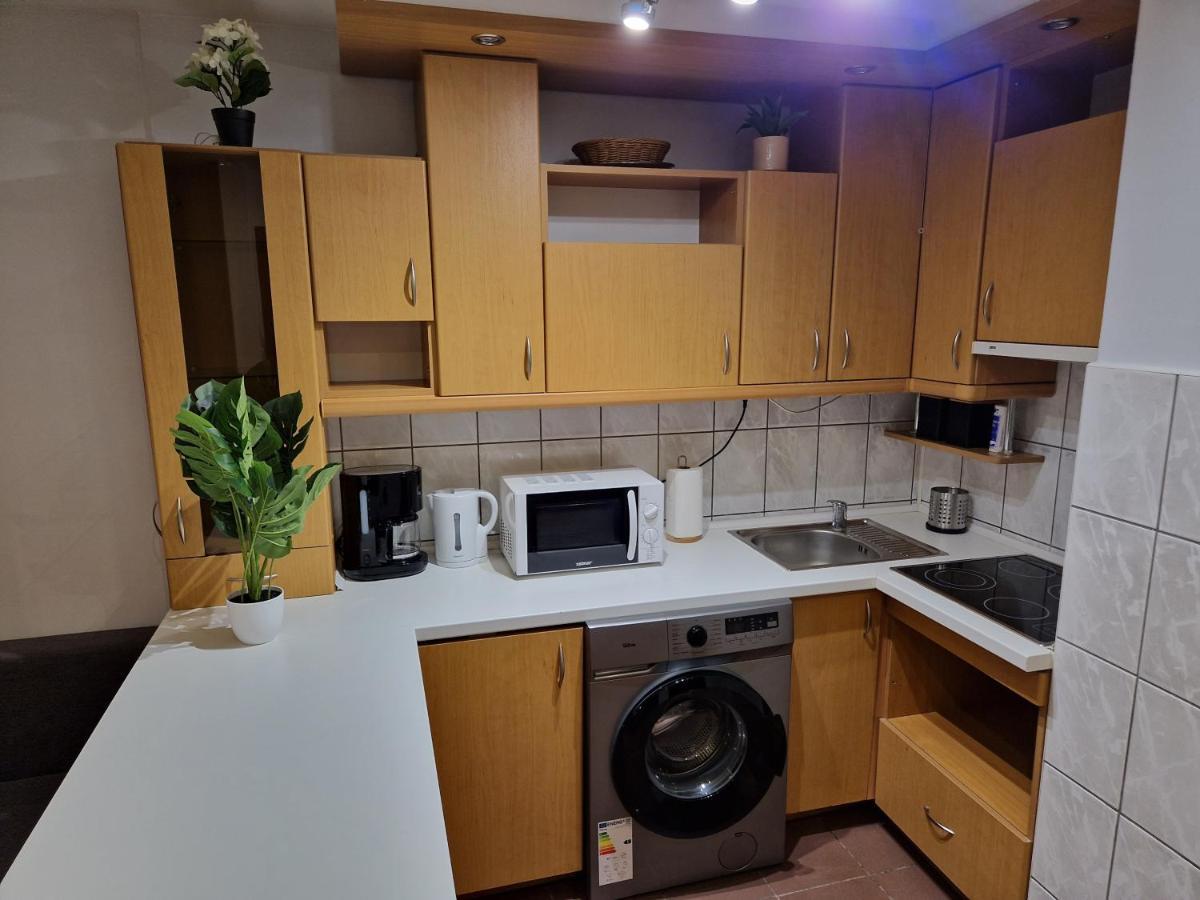 View Apartments And Rooms Варшава Екстериор снимка