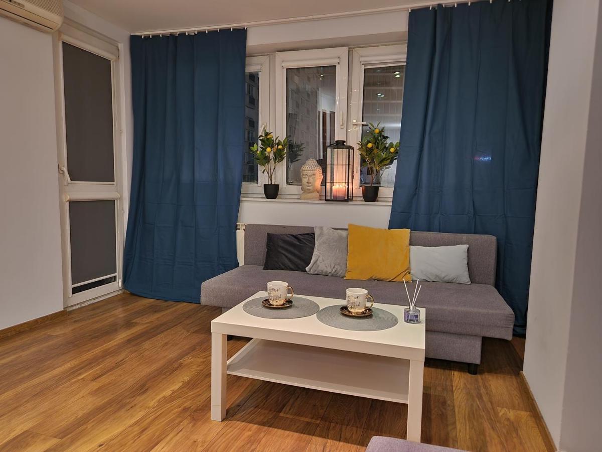 View Apartments And Rooms Варшава Екстериор снимка
