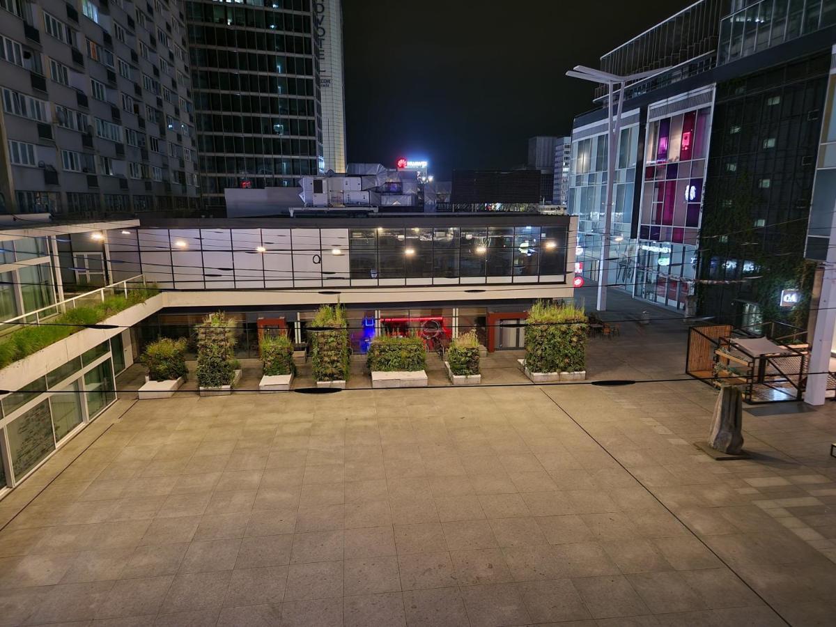 View Apartments And Rooms Варшава Екстериор снимка
