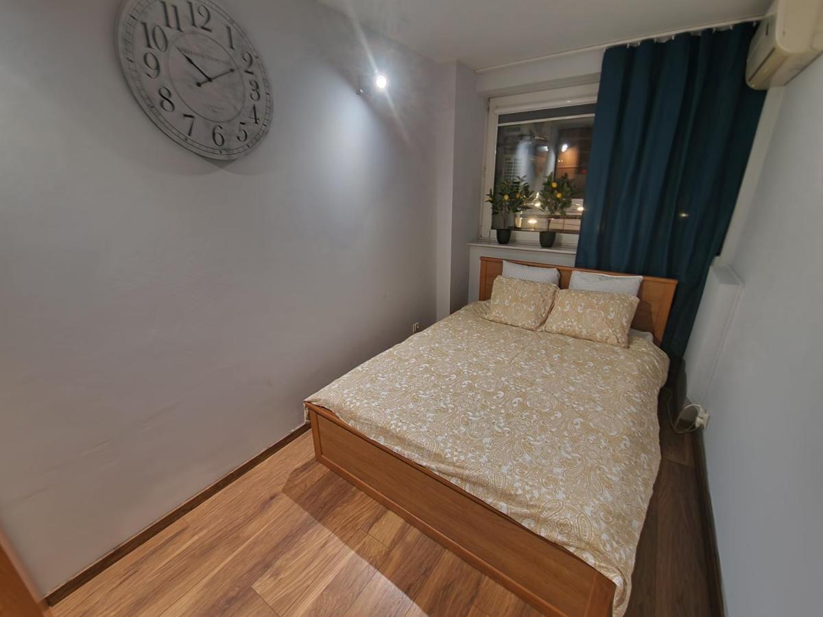 View Apartments And Rooms Варшава Екстериор снимка