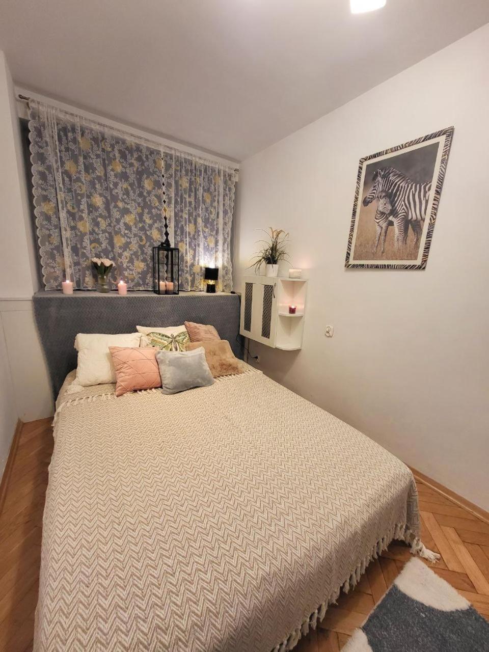View Apartments And Rooms Варшава Екстериор снимка