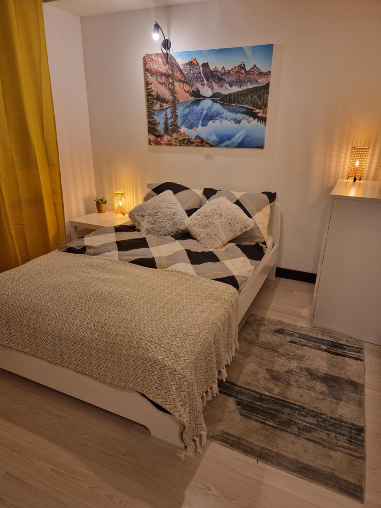 View Apartments And Rooms Варшава Екстериор снимка