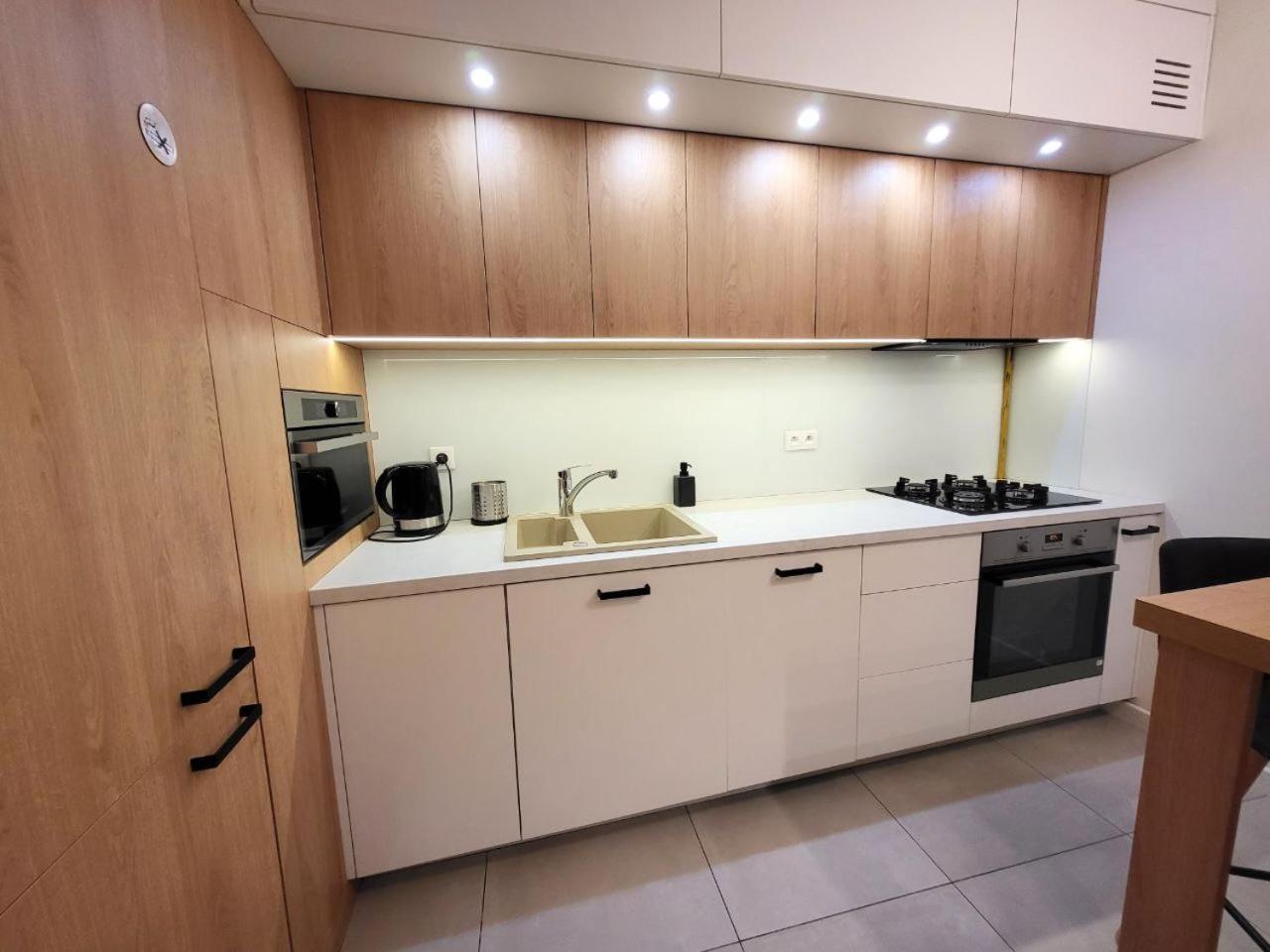 View Apartments And Rooms Варшава Екстериор снимка